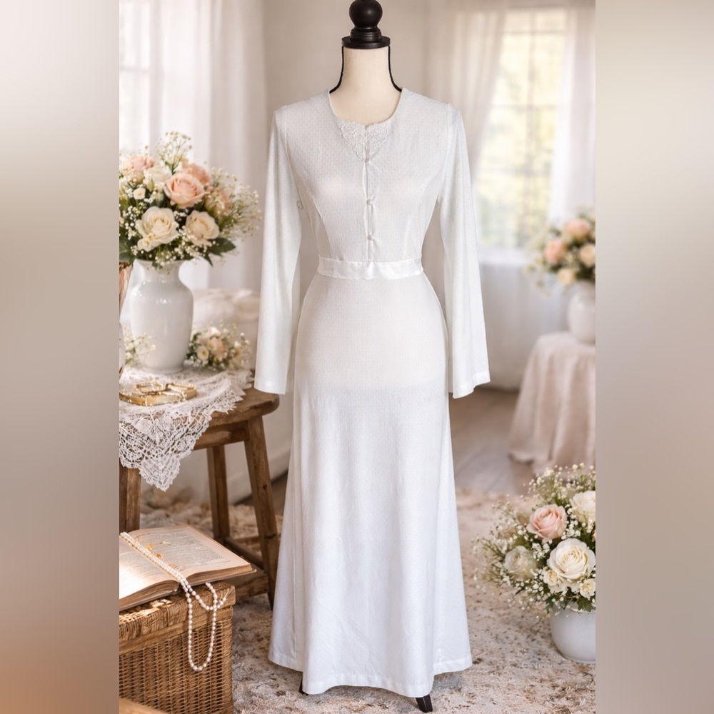 Vintage California Dynasty Modest White Lace Wedding/Maxi Dress XS Long Sleeve